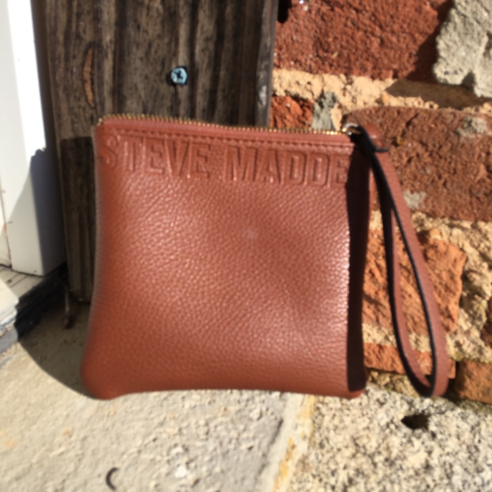 STEVE MADDEN wristlet